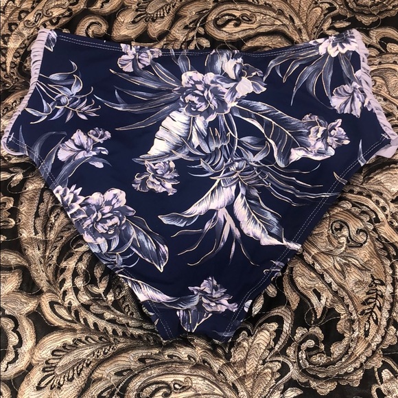 Strappy cutout swim bottoms - Picture 4 of 12